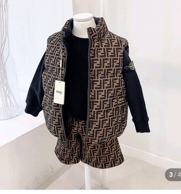 200만원대) 공용 펜디 키즈 10A 양면 패딩 조끼--6