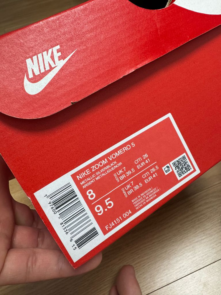 나이키 줌보메로5 메탈릭실버블랙 260 새상품 팜--1