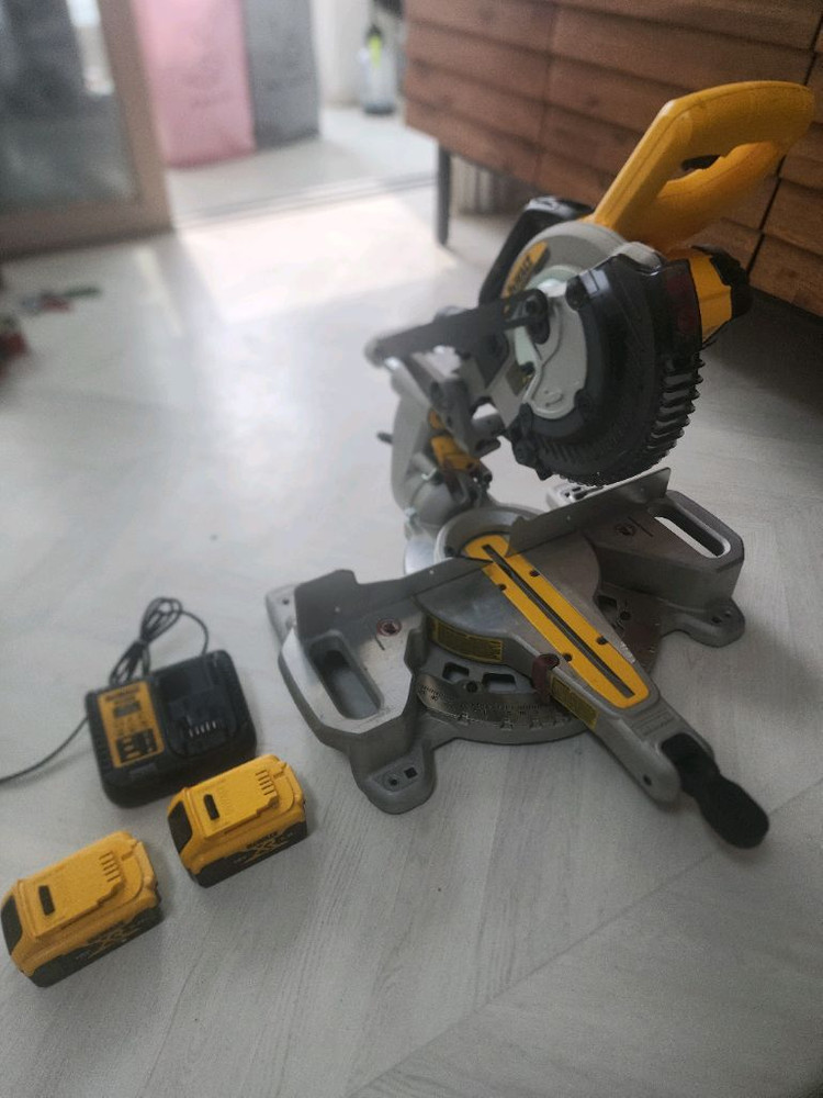 슬라이딩 각도절단기 dcs361 배터리2충전기 작업대 이미지