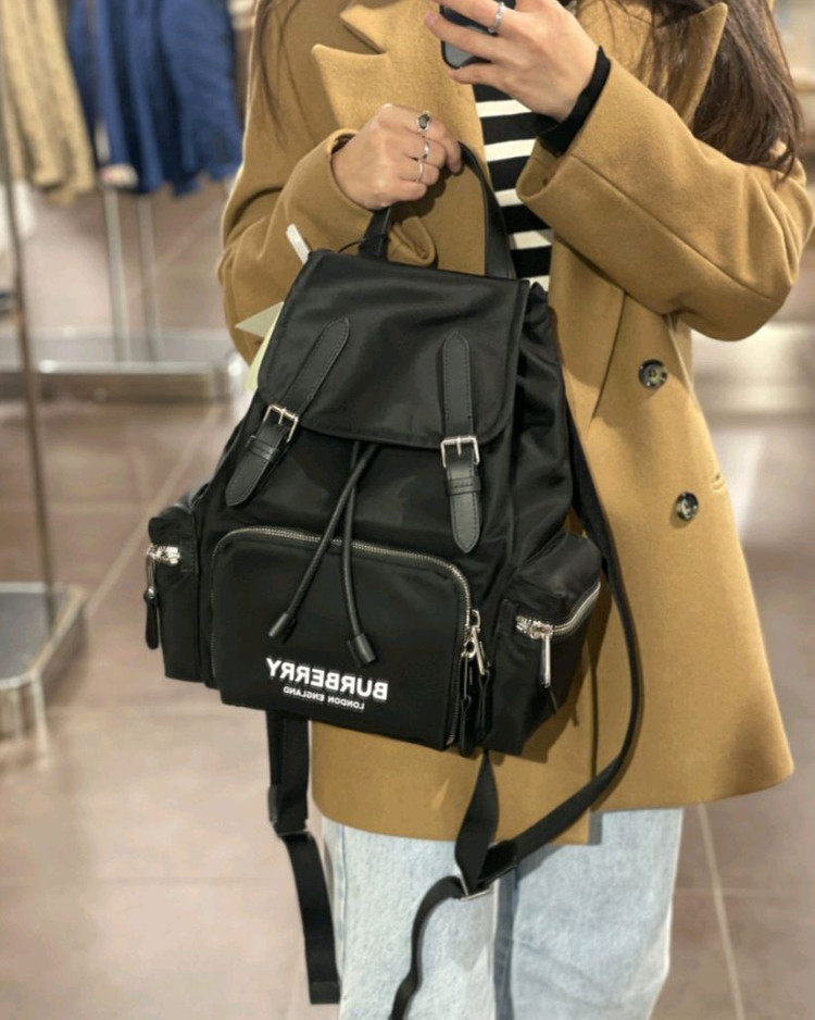 버버리 백팩 이미지