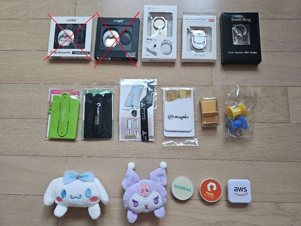 스마트기기 거치대(스마트링 등), 그립톡, 셀카봉(요이치 욜로), microSDHC카드 (미사용) 이미지