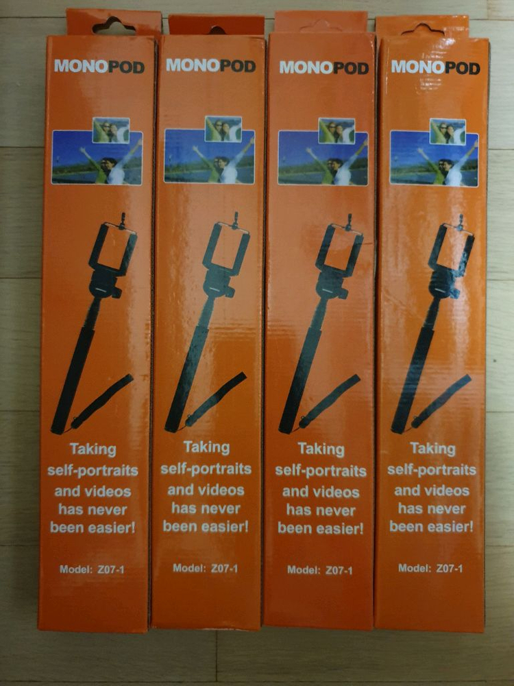 스마트기기 거치대(스마트링 등), 그립톡, 셀카봉(요이치 욜로), microSDHC카드 (미사용) 이미지