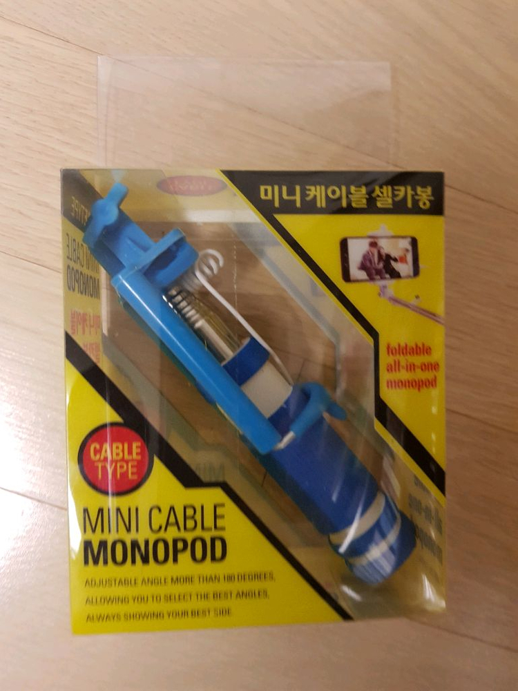 스마트기기 거치대(스마트링 등), 그립톡, 셀카봉(요이치 욜로), microSDHC카드 (미사용) 이미지