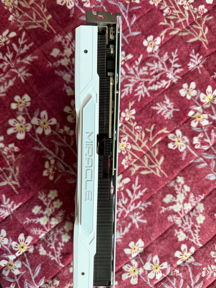 이엠텍 RTX 4070 Ti SUPER 팝니다 이미지