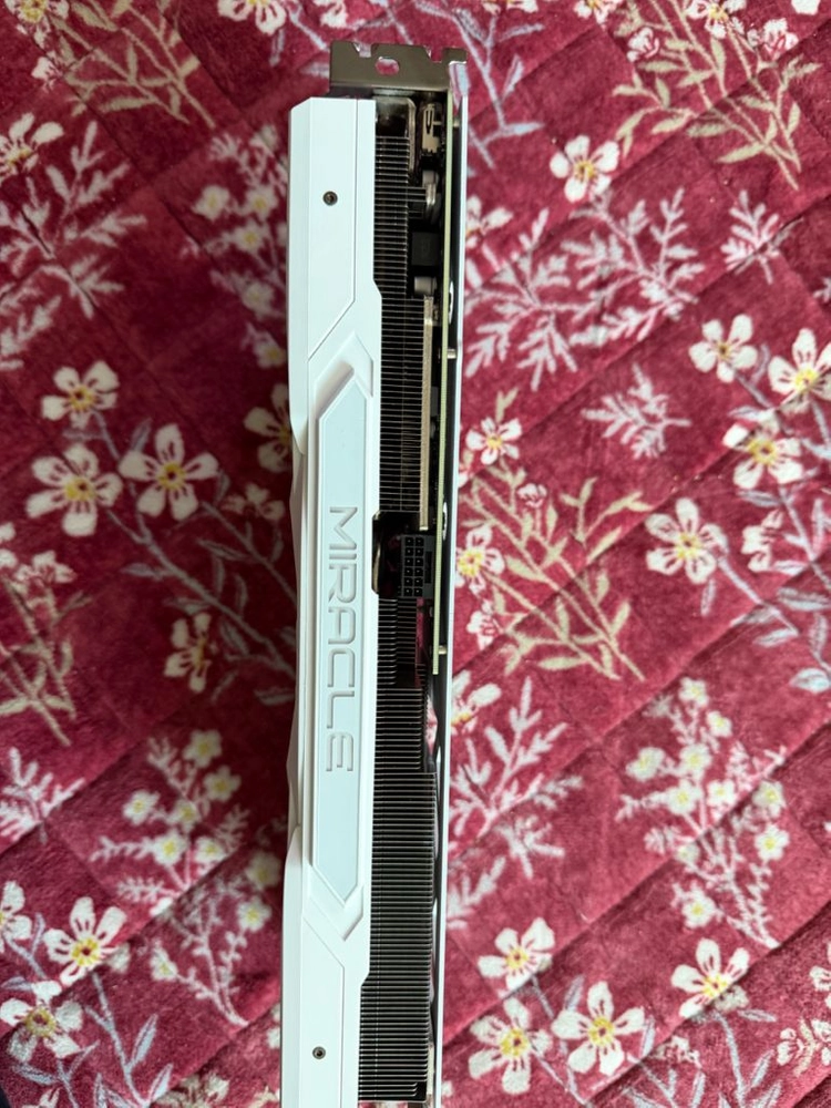 이엠텍 RTX 4070 Ti SUPER 팝니다 이미지