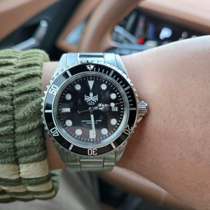 포이보스 다이버 300m 쿼츠 시계.