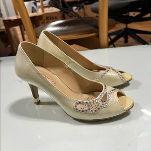 미쉘 여성 펌프스 힐 구두 아이보리톤 큐빅 장식 240 이미지