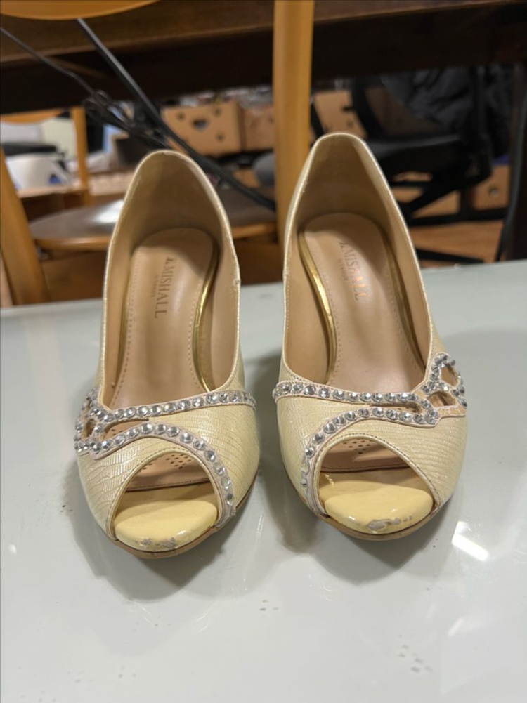 미쉘 여성 펌프스 힐 구두 아이보리톤 큐빅 장식 240 이미지