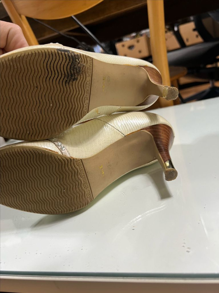 미쉘 여성 펌프스 힐 구두 아이보리톤 큐빅 장식 240 이미지