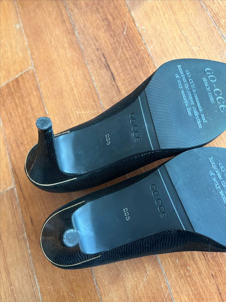 새상품-고세(GOCCE) 블랙 스네이크 패턴 펌프스 이미지