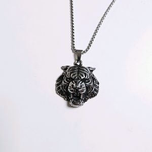 새상품]힘의 상징 영물 호랑이 펜던트 실버 남자 목걸이 크롬 셔츠 겨울 후드집업 패딩 점퍼 자켓 코트 남방 니트