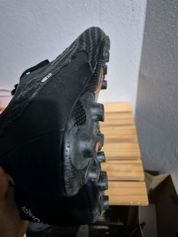 나이키 팬텀 축구화 블랙260mm--1