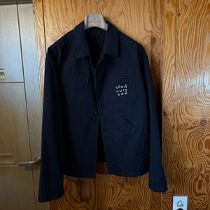 루이비통 스프레드 데님 셔츠 자켓 판매 합니다.