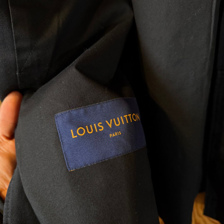 루이비통 스프레드 데님 셔츠 자켓 판매 합니다.--5