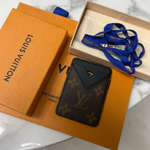 루이비통 포르트 카르트 맥세이프 지갑
