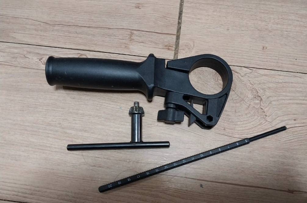 보쉬 GSB 16 RE 전동 해머 드릴 세트 이미지