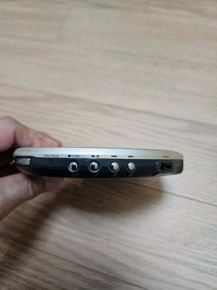 소니 cdp CD워크맨 D-E990 정상작동품 입니다. 이미지