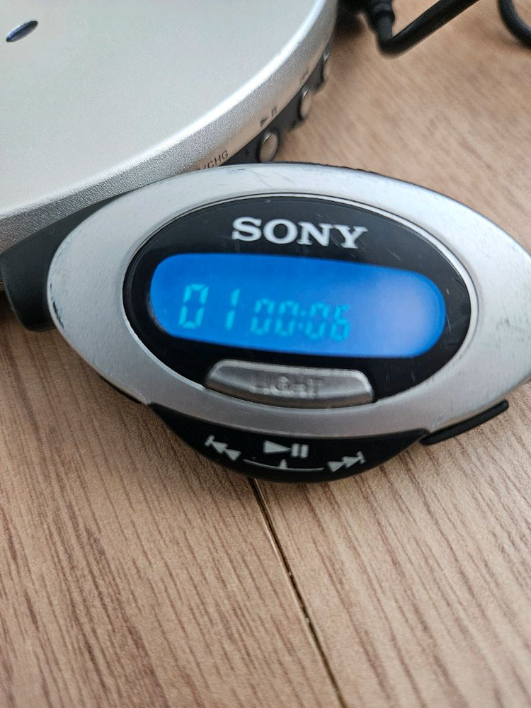 소니 cdp CD워크맨 D-E990 정상작동품 입니다. 이미지
