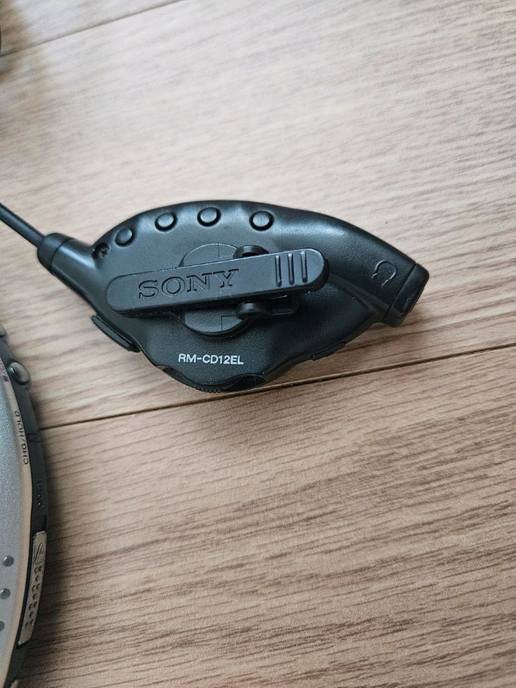 소니 cdp CD워크맨 D-E990 정상작동품 입니다. 이미지