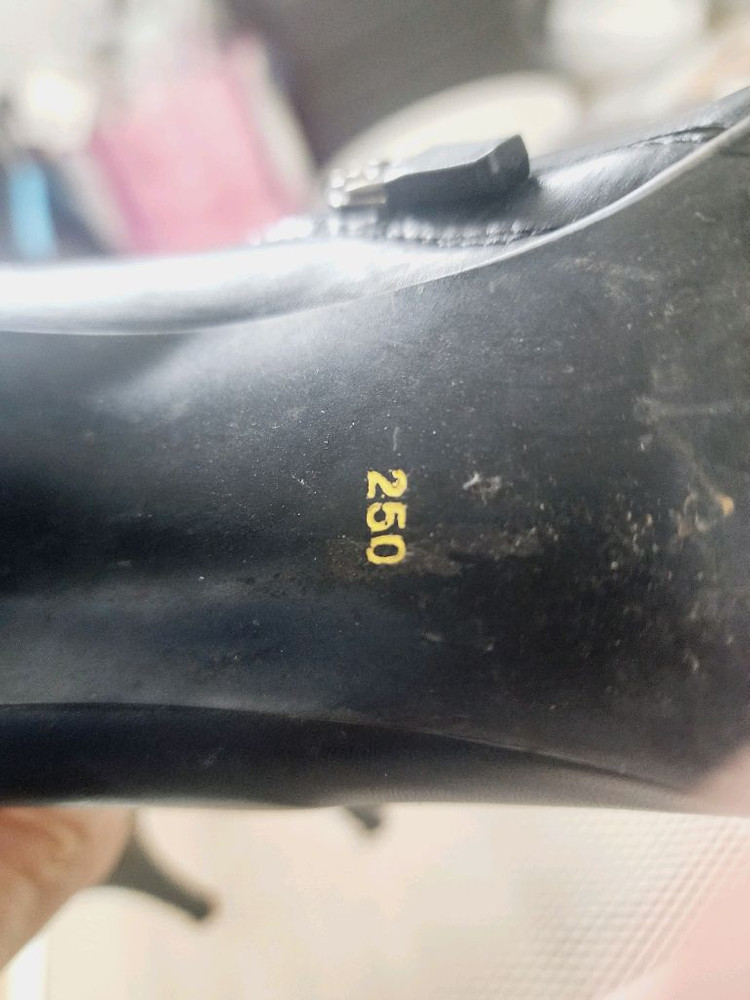 여성 리본 하이힐 이미지