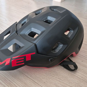 met 멧 산악자전거 헬멧