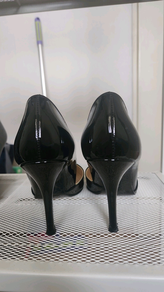 세라 블랙 포인티드 힐 이미지