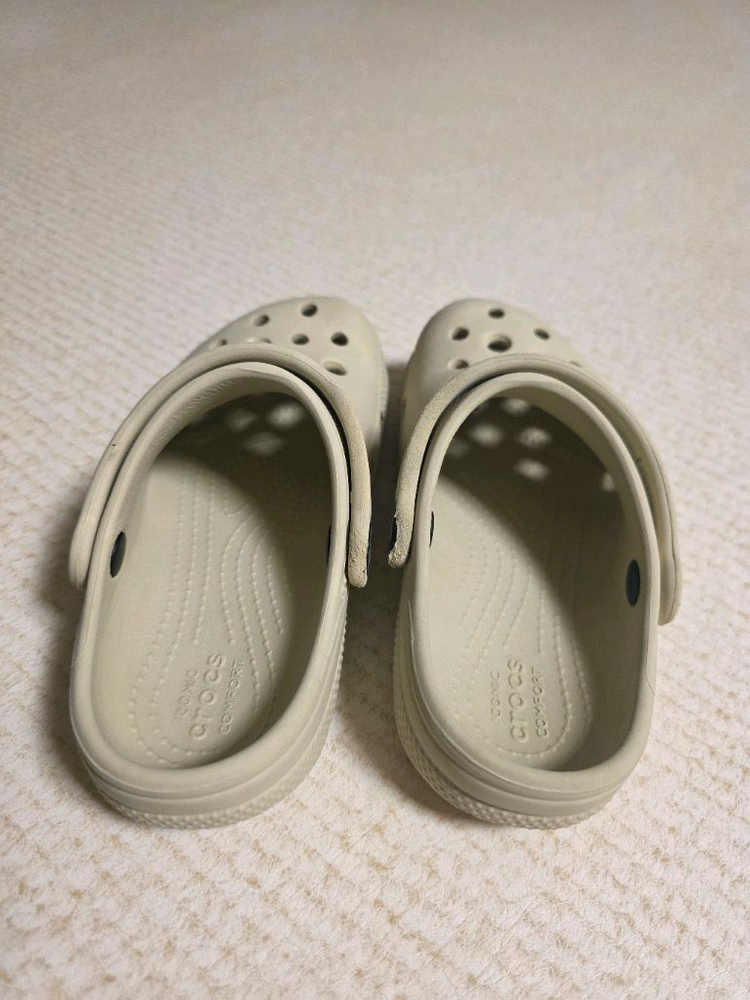 크록스키즈 클래식 베이지 c11--1