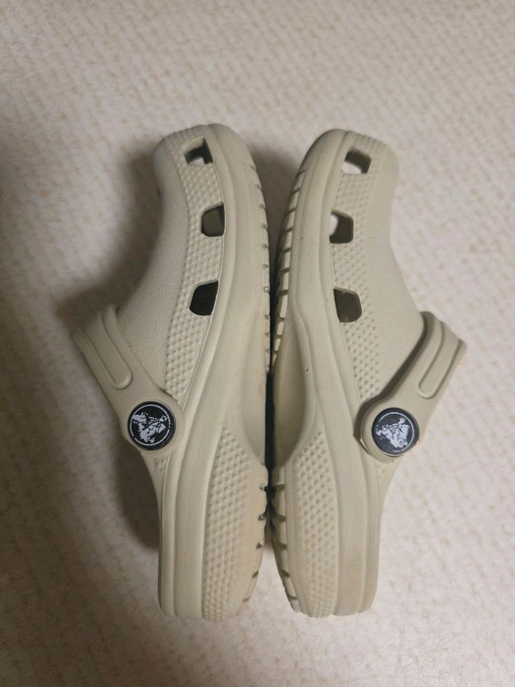 크록스키즈 클래식 베이지 c11--3