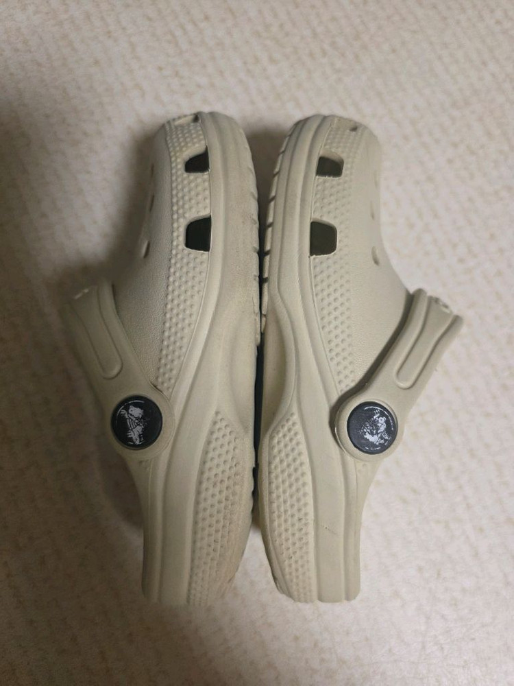 크록스키즈 클래식 베이지 c11--4