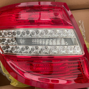 벤츠 C클래스 S204 왜건 테일램프 좌측