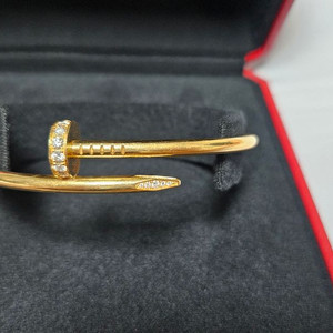 정품 까르띠에 저스트앵끌루 팔찌 다이아(하프파베) 옐로우골드 19호 팝니다. 이미지