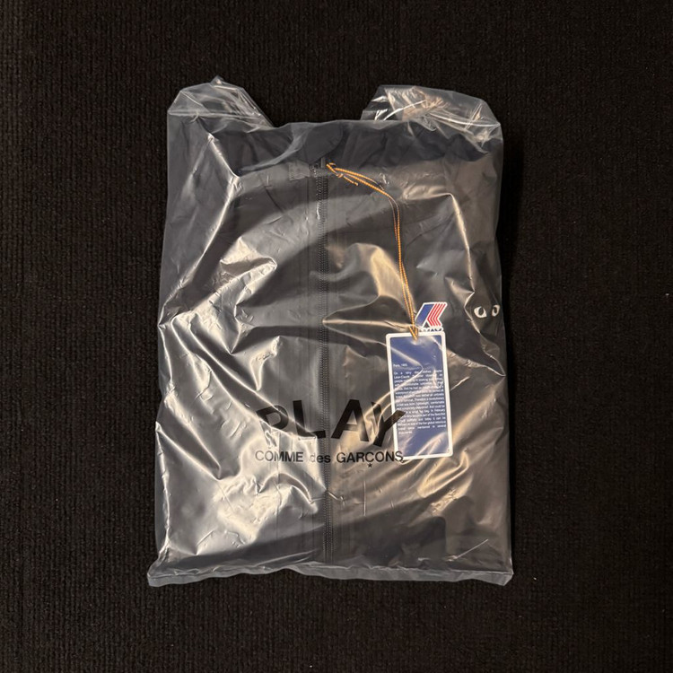 [L] 꼼데가르송 x 까웨 풀 집 자켓 블랙--1