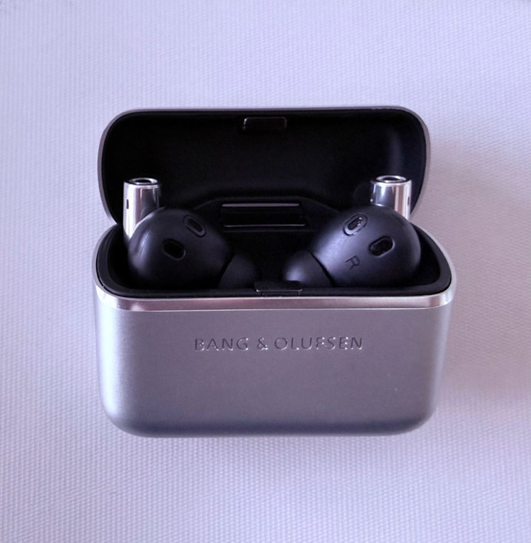 뱅앤올룹슨 베오그레이스 블루투스 이어폰 팝니다!--3