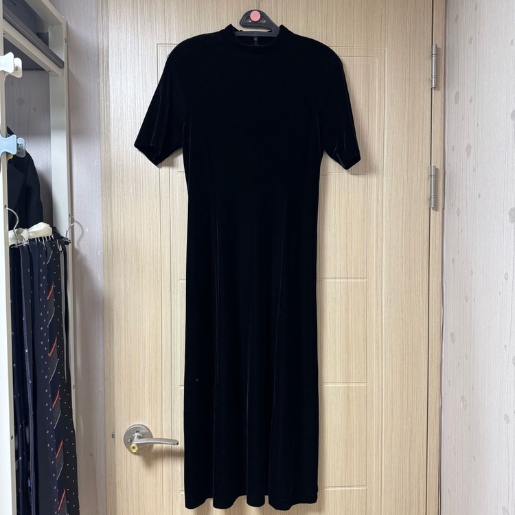 고급 벨벳 반팔 롱원피스 롱드레스 블랙 파티룩 연말룩 이미지