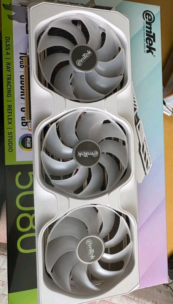 Emtek RTX 5080 미라클 화이트 - 안심되는 중고거래