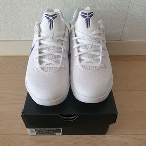 코비9 화이트 270 사이즈 팝니다