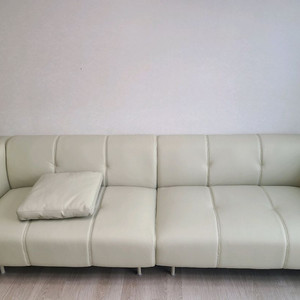 4인용 가죽 소파 이미지