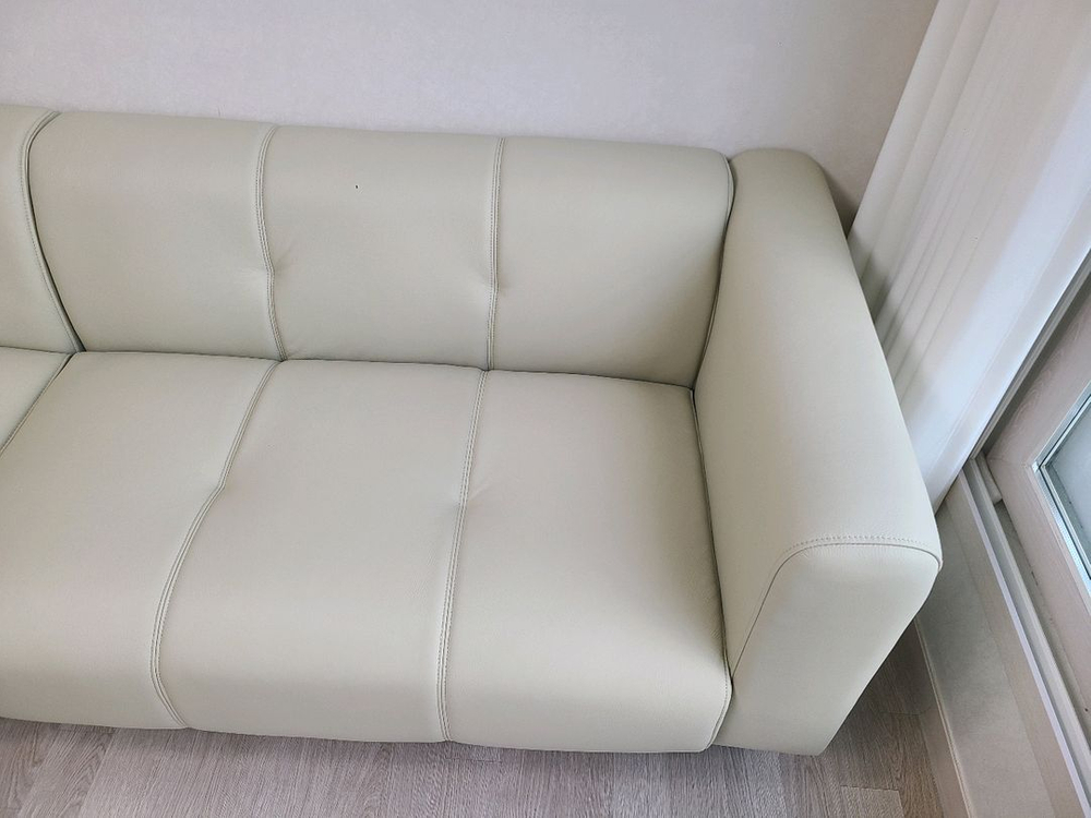 4인용 가죽 소파 이미지