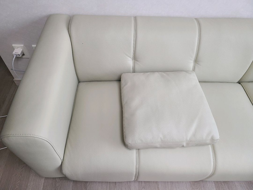 4인용 가죽 소파 이미지