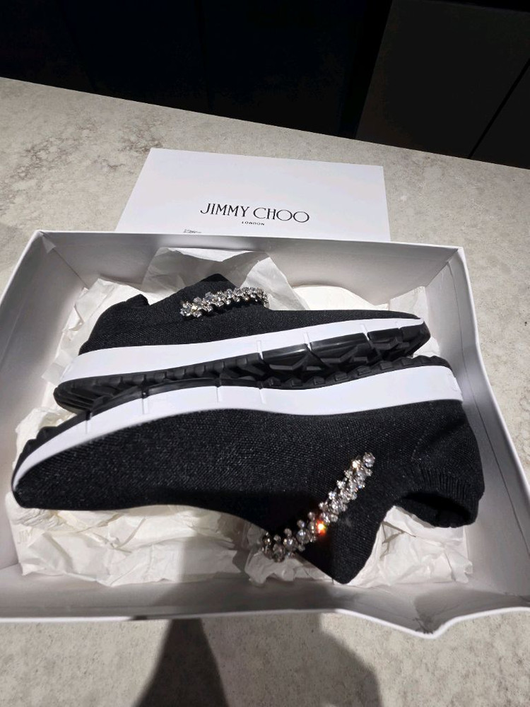 지미추 스니커즈 베로나 verona 토즈 에르메스 로저비비에 샤넬 프라다 셀린느 주세페자노티 마놀로블라닉 이미지