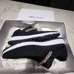 지미추 스니커즈 베로나 verona 토즈 에르메스 로저비비에 샤넬 프라다 셀린느 주세페자노티 마놀로블라닉 이미지