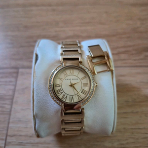 앤클라인 여성 큐빅 손목 시계