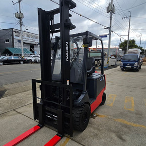 최신형 2013년식 니찌유 75형 좌식 2톤 전동지게차 4M 자동발장착 700만