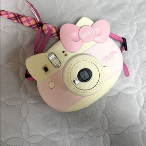 헬로키티 40주년 한정판 인스탁스 폴라로이드카메라 이미지