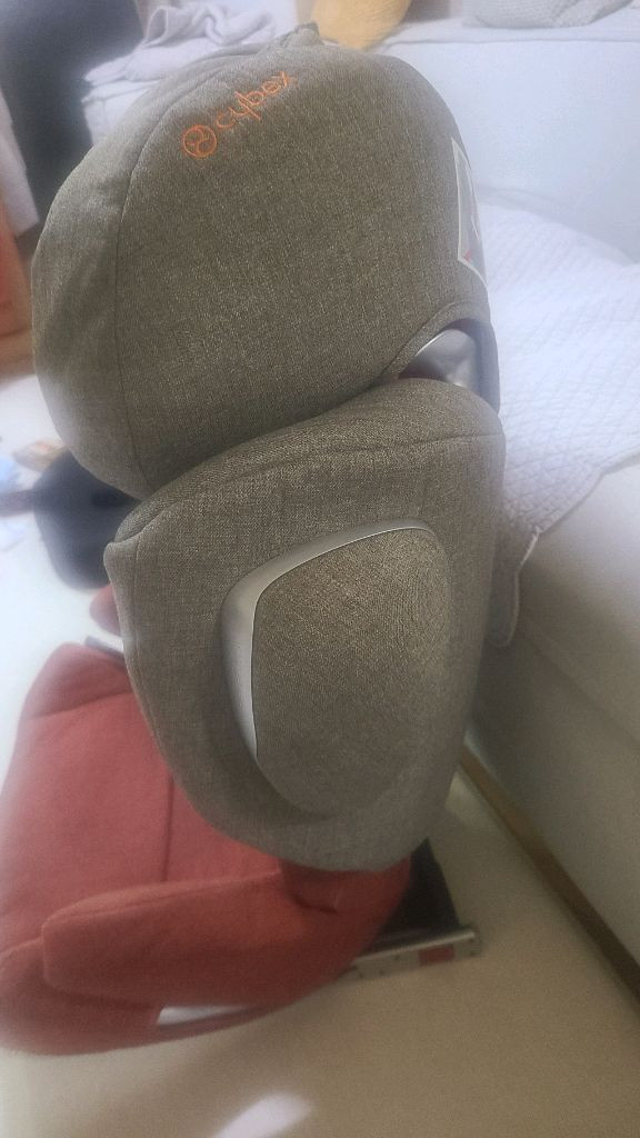 싸이벡스 Q2카시트 이미지