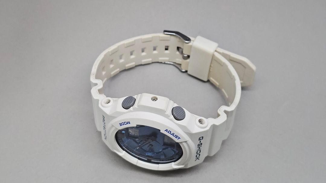 카시오 지샥 GA-150MF 화이트 메탈릭블루 이미지