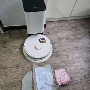 (가격인하) LG 코드제로 로봇청소기 올인원타워 팝니다 이미지