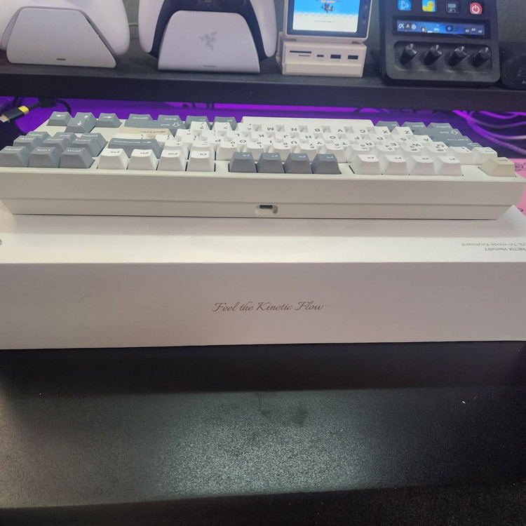 키네틱스 헤르츠87(Hertz87) 바닐라 크림 색상 판매합니다.--1