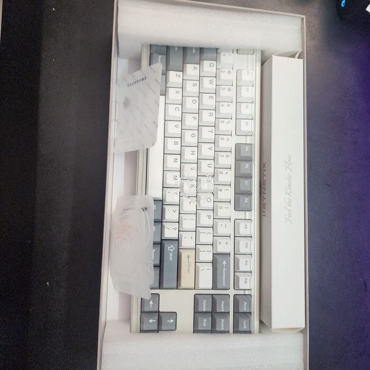 키네틱스 헤르츠87(Hertz87) 바닐라 크림 색상 판매합니다.--5