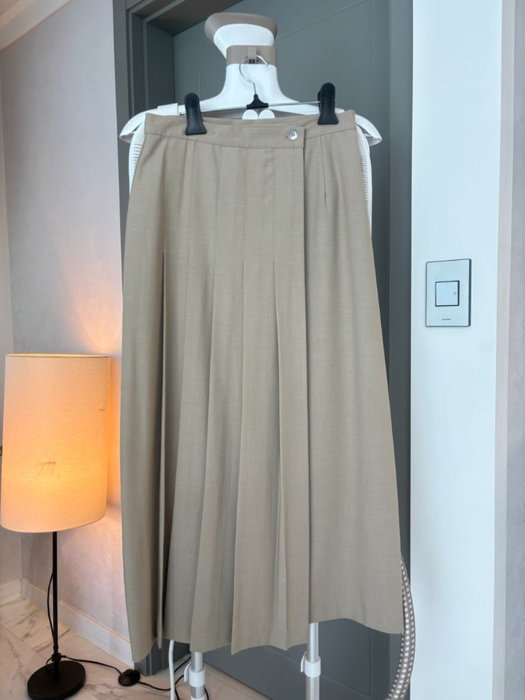 레이어드 리본 셔츠, 랩스타일 플리츠 스커트--6